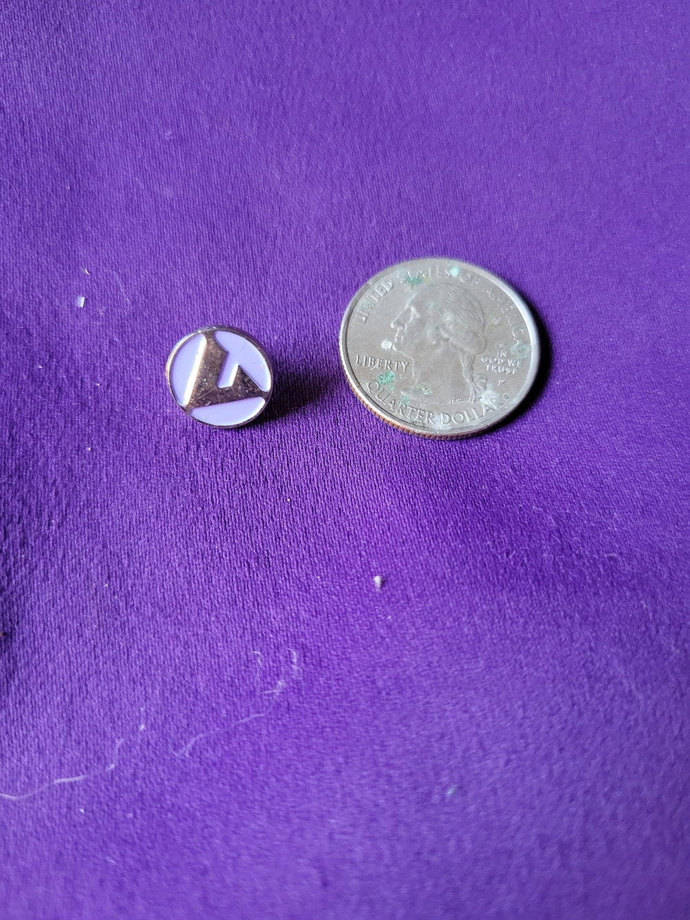 Vihtavuori Round Lavender Enamel Pin